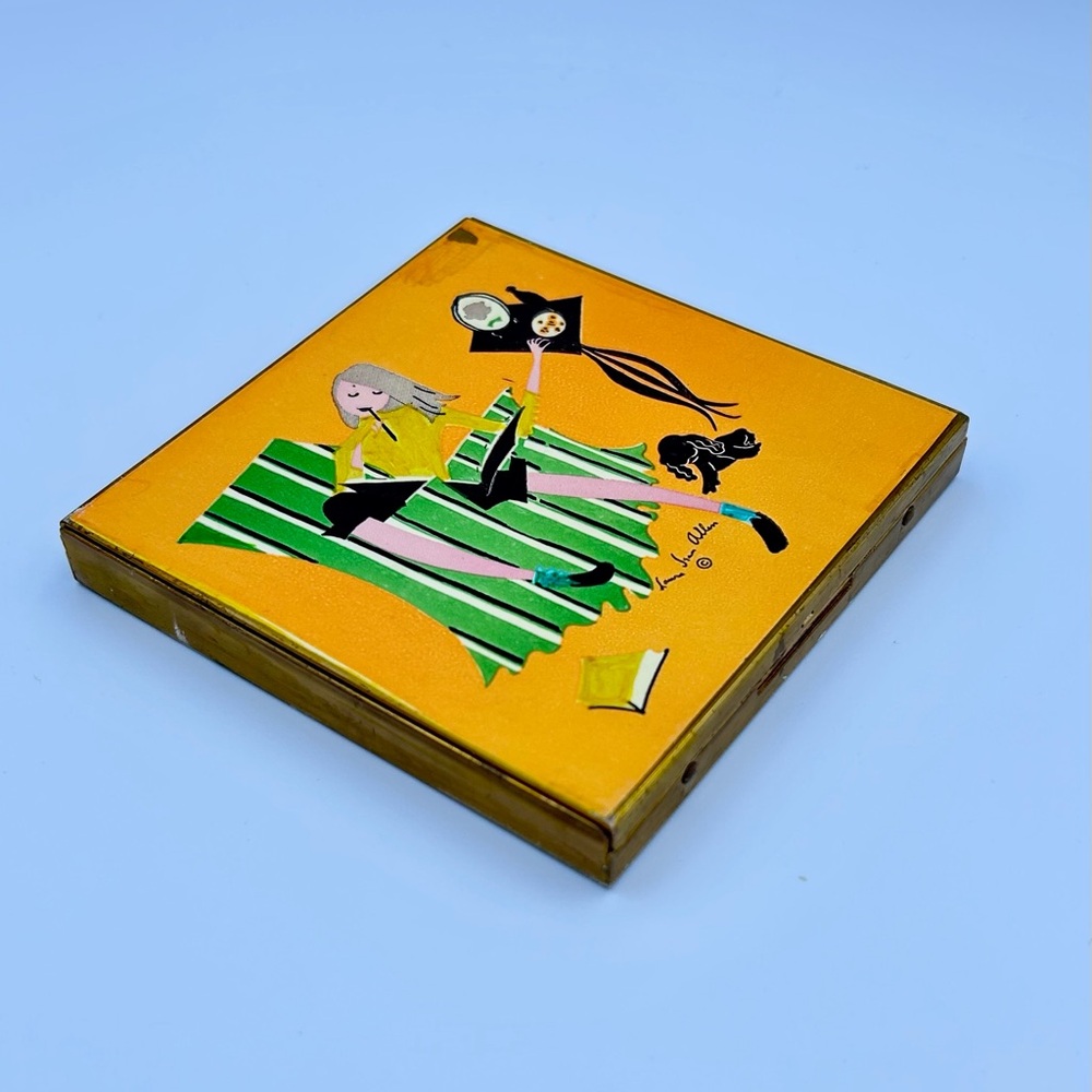 Vintage Compact by Rex - Hilda Terry, Laura Jean
Allen and The Rex
Teens.